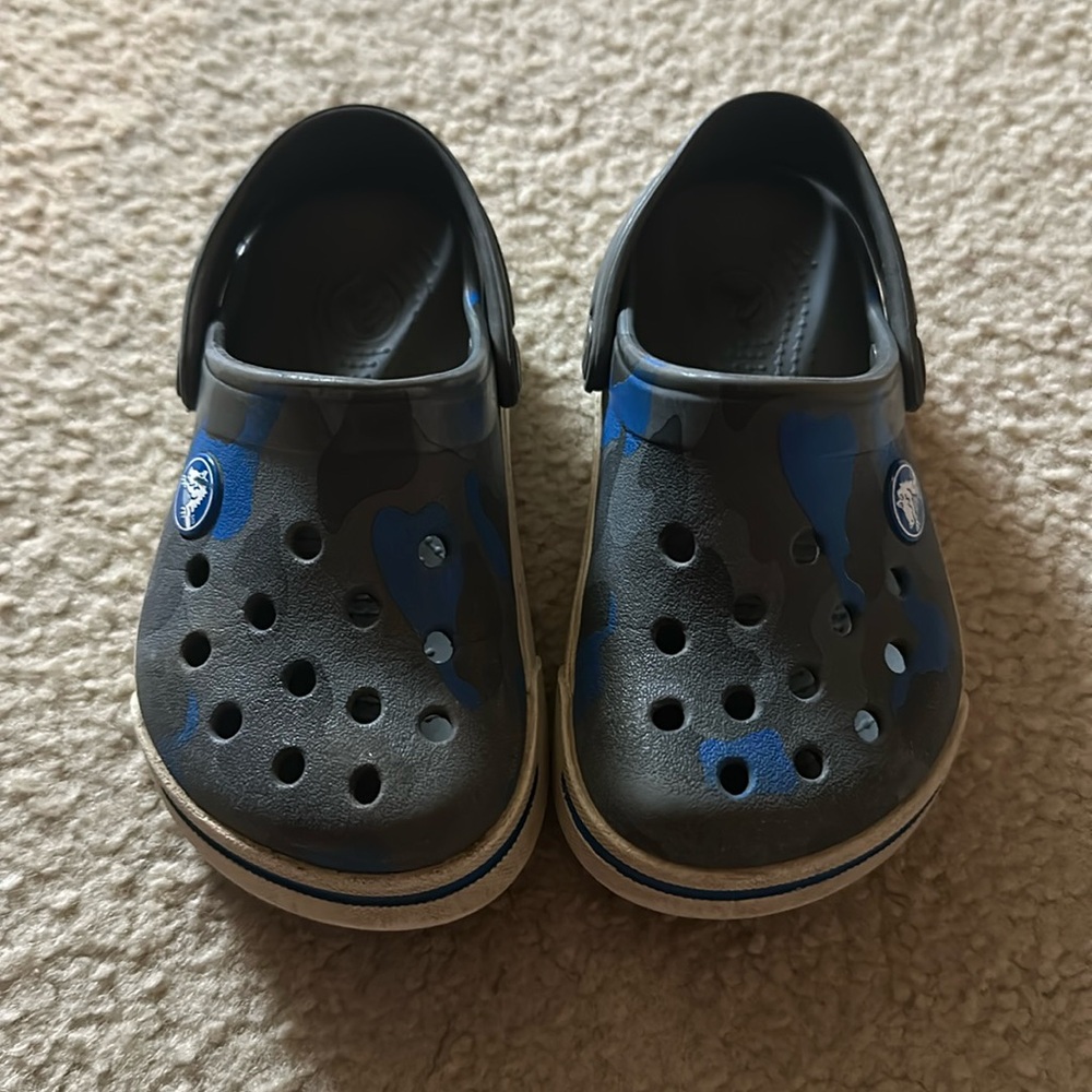 Children’s crocs size 8/9